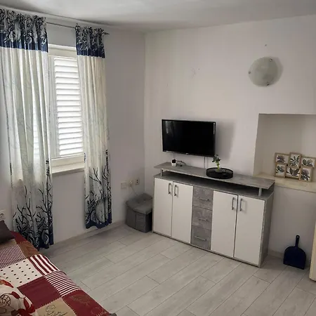 Varos In Center Of דירה *